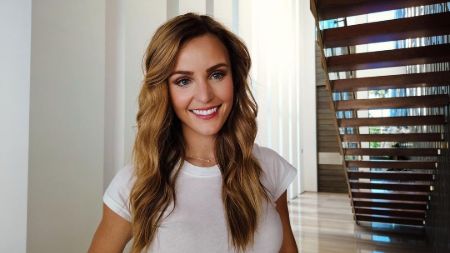 Elle Bielfeldt's job is businesswoman.